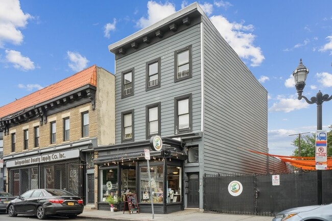 Building Photo - 99 Monticello Ave