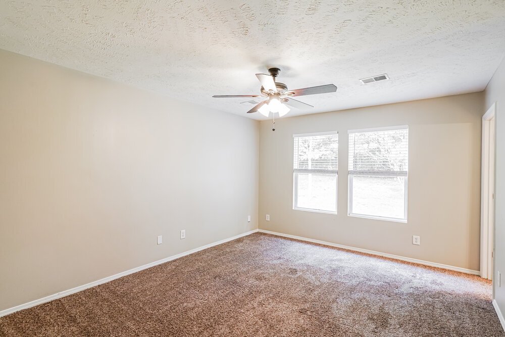 Building Photo - 2735 Sutherland Dr