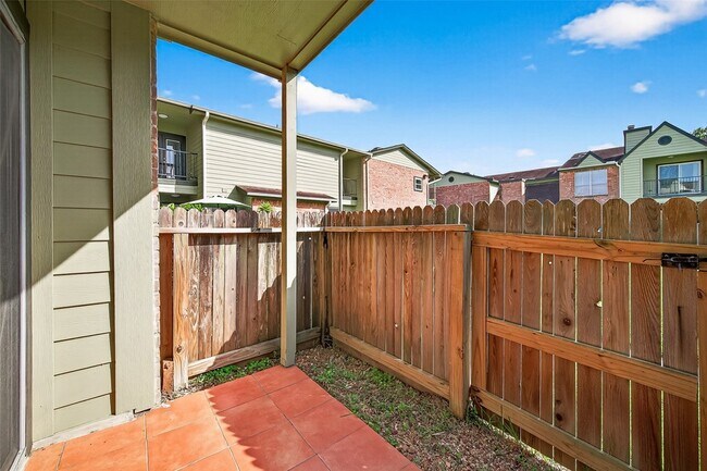 Building Photo - 18800 Egret Bay Blvd