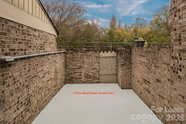 Building Photo - 7930 Charter Oak Ln