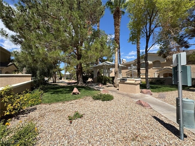 Building Photo - 910 Elegant Coral Ave