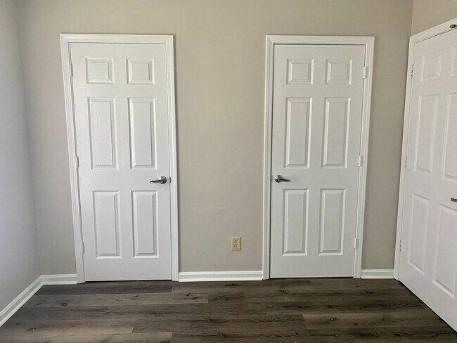 Building Photo - Second floor two bedroom apartment in Port...
