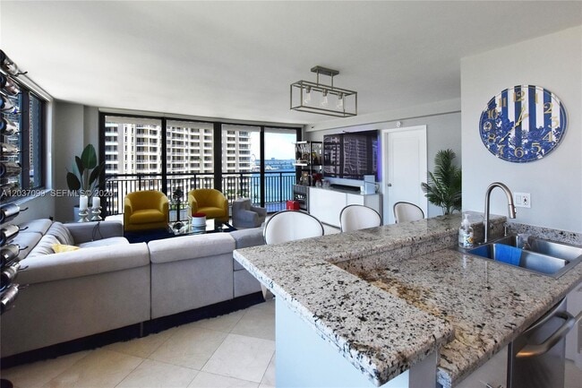 Building Photo - 540 Brickell Key Dr