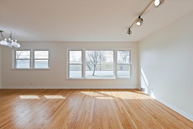 Building Photo - 4538 Dempster St
