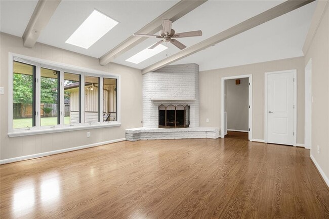 Building Photo - 319 Forest Lake Dr