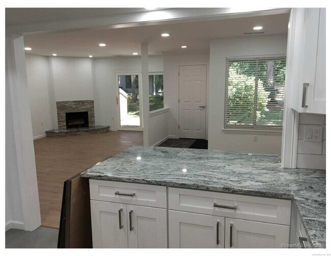 Building Photo - 3 Woods Hollow Ct