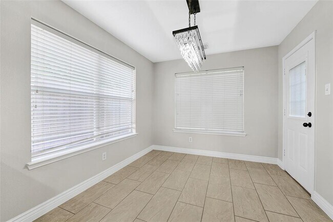 Building Photo - 5914 Shadow Creek Ct