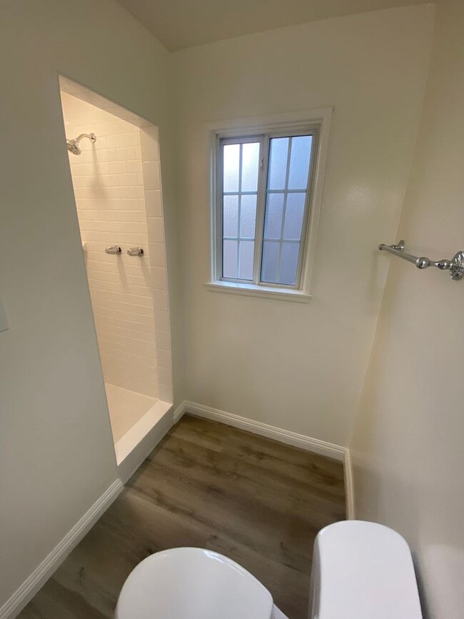 Building Photo - 3-Bed, 1-Bath Home, + Bonus Room/Office .....