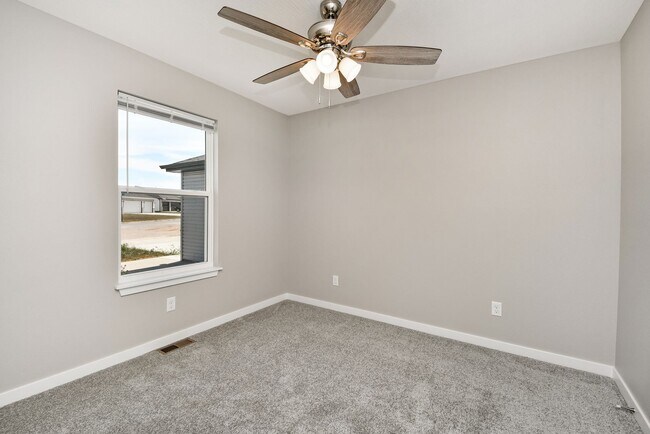 Building Photo - Great spacious home in Willard