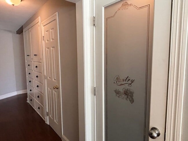 Building Photo - Available NOW! Gorgeous 3BR/2 BA Unit in Hastings!