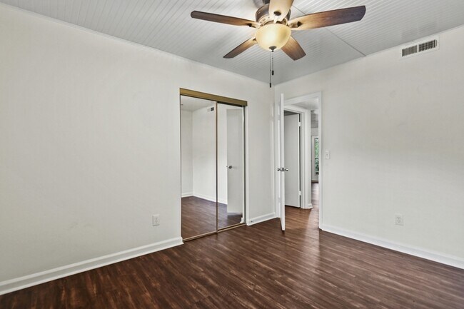 Building Photo - 1878 Montclair Dr