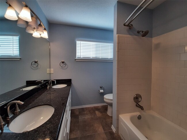 Building Photo - 8 Fawnchase Ct