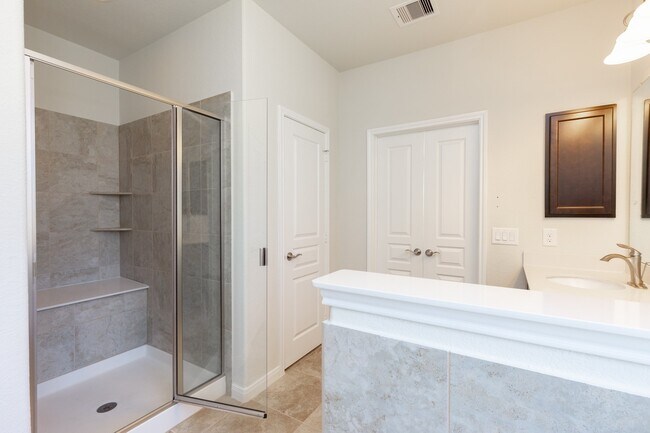 Building Photo - 10 Log House Ct