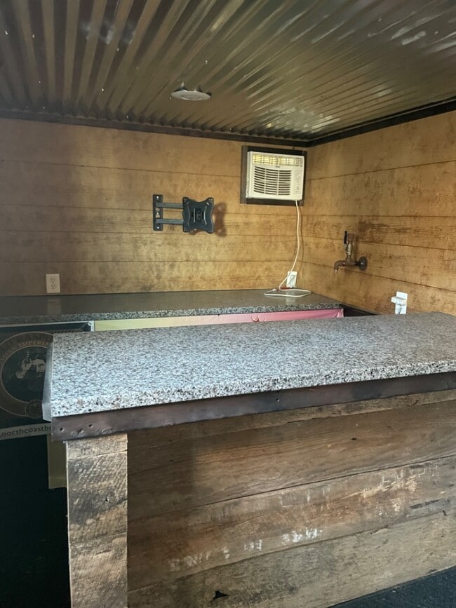 Building Photo - 825 David Ln