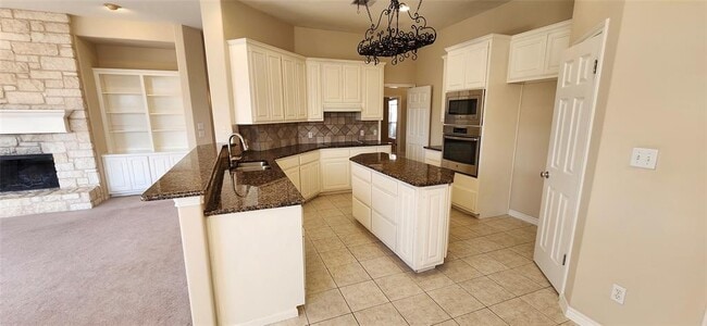 Building Photo - 404 Golf Crest Ln