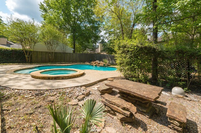 Building Photo - 34 E Trillium Cir