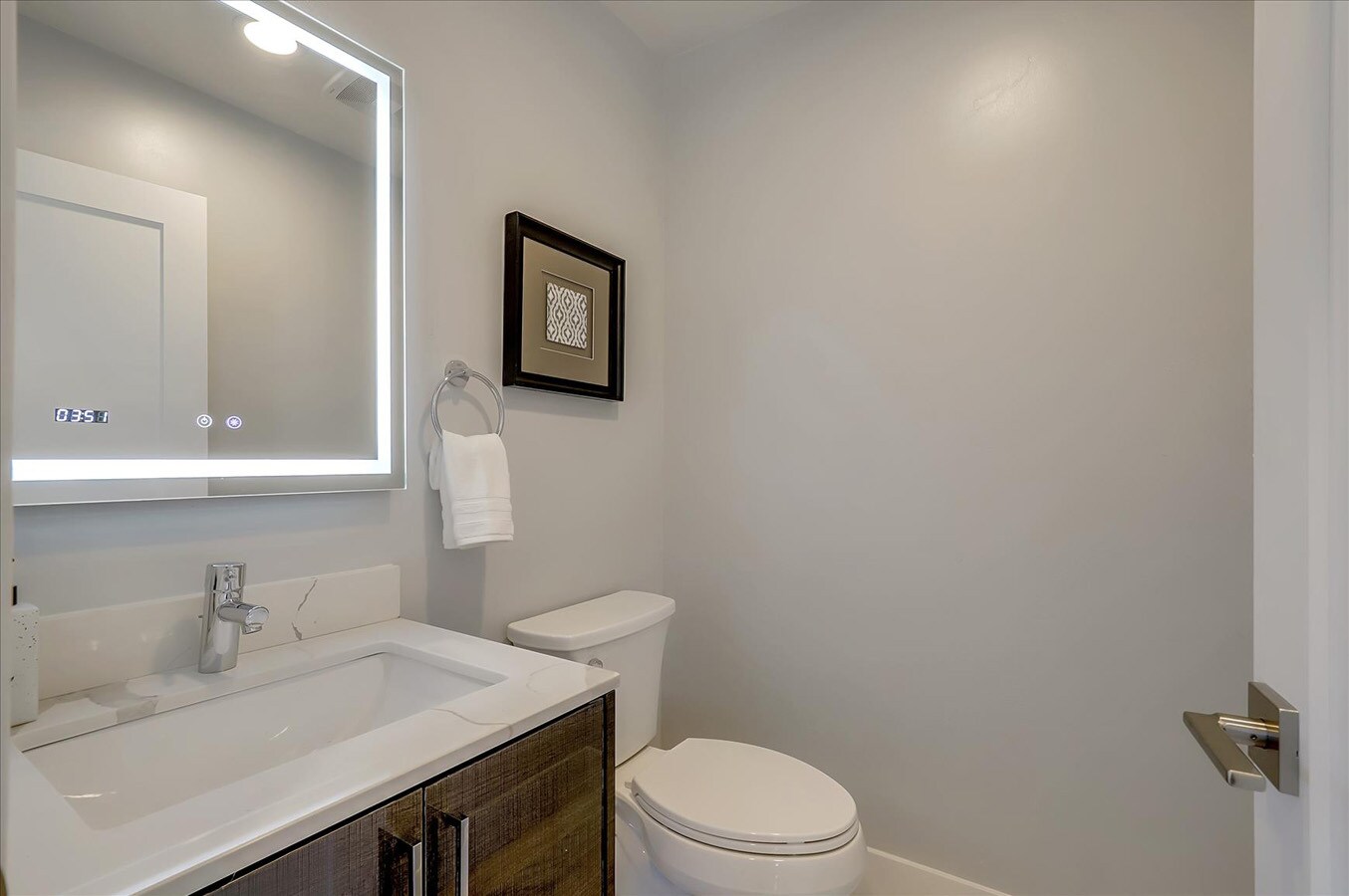 Building Photo - 914 Everett Ave