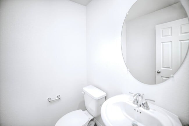 Building Photo - MOVE-IN READY! AMAZING 2023 3-BEDS 2.5 BAT...