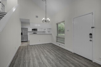 Building Photo - 13975 Hollowgreen Dr