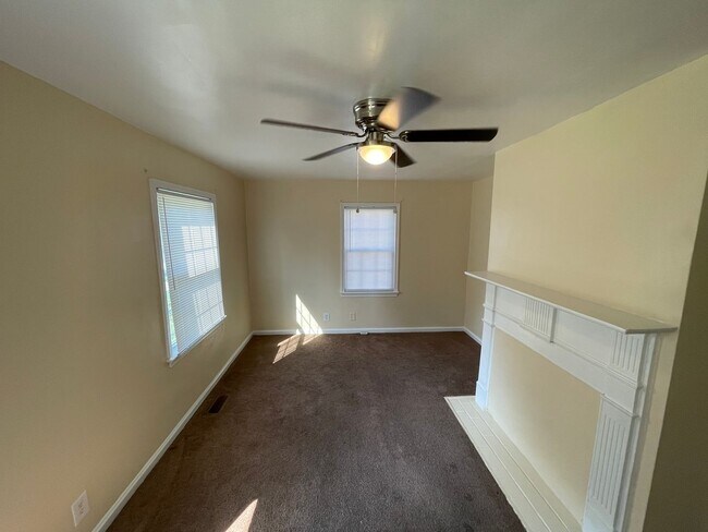 Building Photo - 2 Bedroom House - Section 8 Accepted