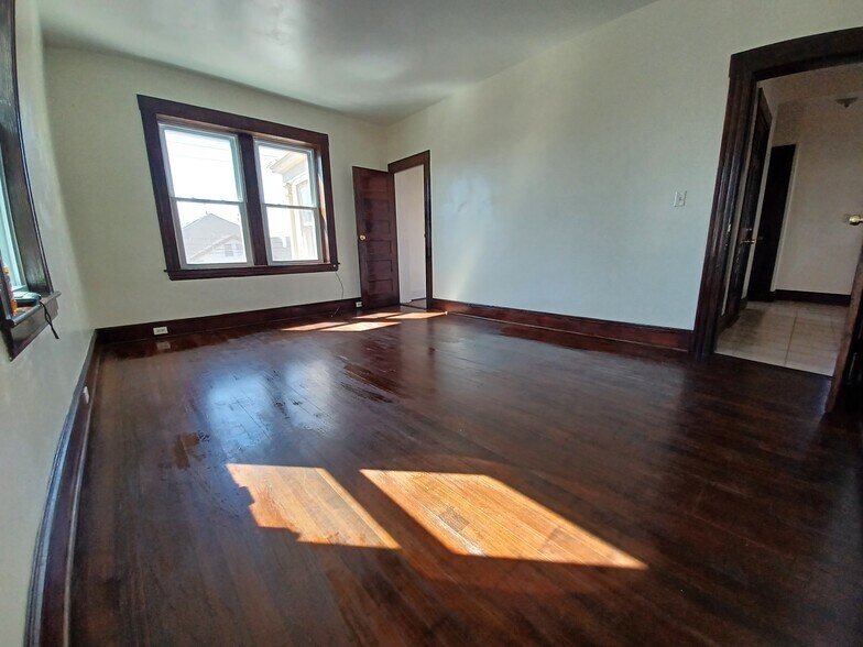 Building Photo - 306 Madison Ave