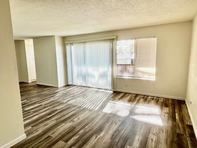 Building Photo - Charming and Cozy Two Bedroom apartment in North Vallejo with Great Views