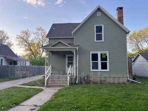 Building Photo - 840 E 6th St