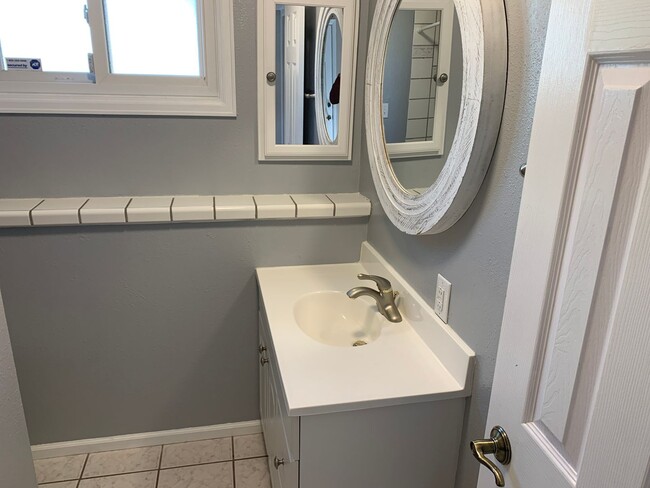 Building Photo - 3 BEDROOM, 2 BATHROOM, SINGLE FAMILY HOME ...