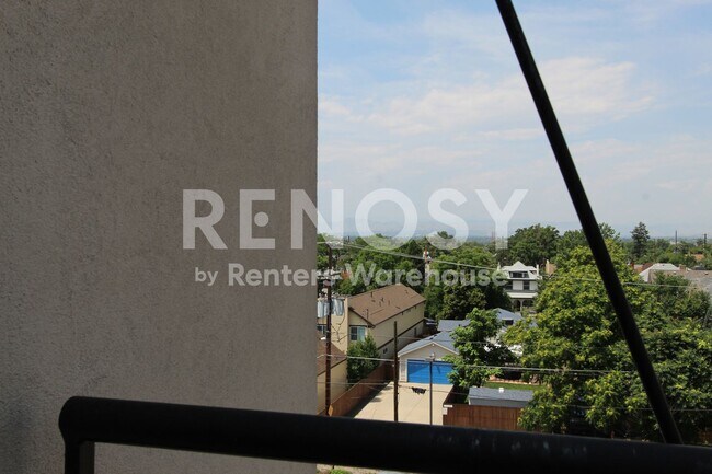 Building Photo - Spacious Penthouse Loft Garage Parking Included in Price!  - 3rd and Broadway in the Heart of Den...