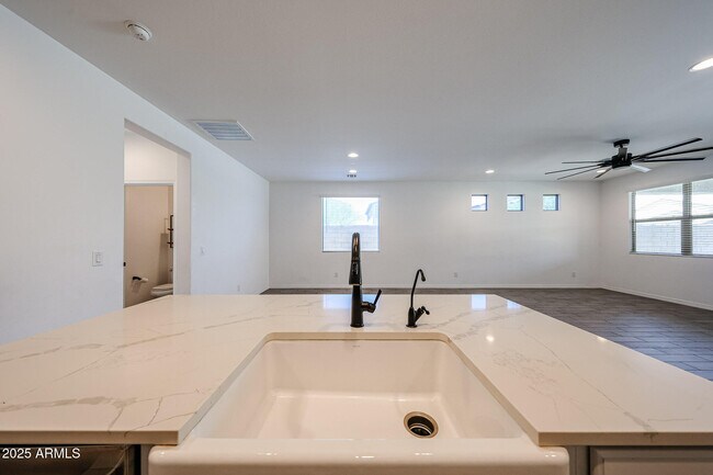 Building Photo - 3332 W Dunbar Dr