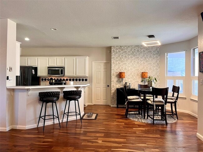 Building Photo - 2600 Mallard Green Cove