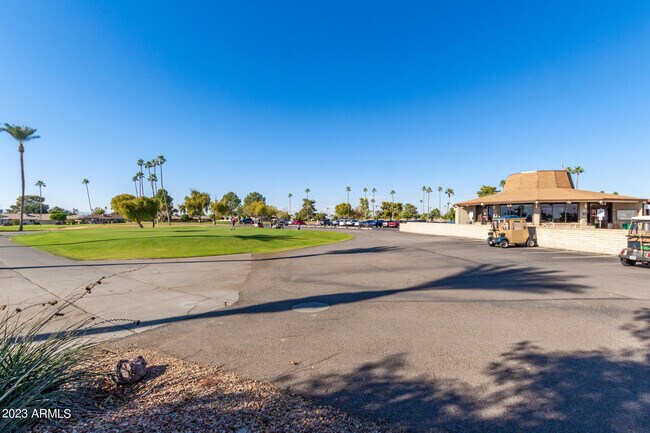 Building Photo - 10612 W Oakmont Dr