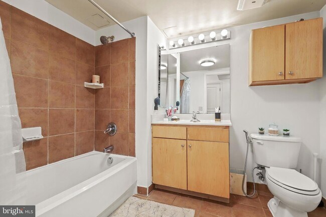 Building Photo - 616 E Street NW Unit 1007