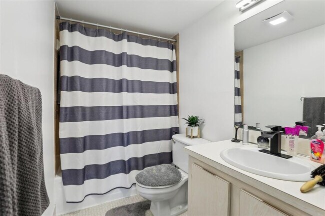 Building Photo - 5570 NW 44th St