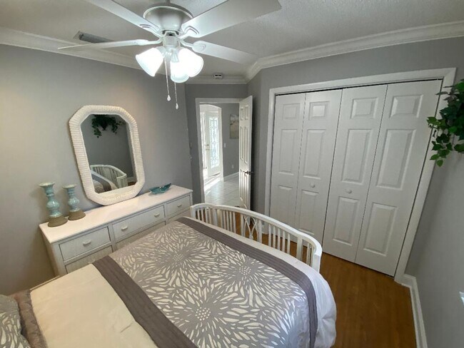 Building Photo - Spectacular ANNUAL LEASE, Fully Furnished ...