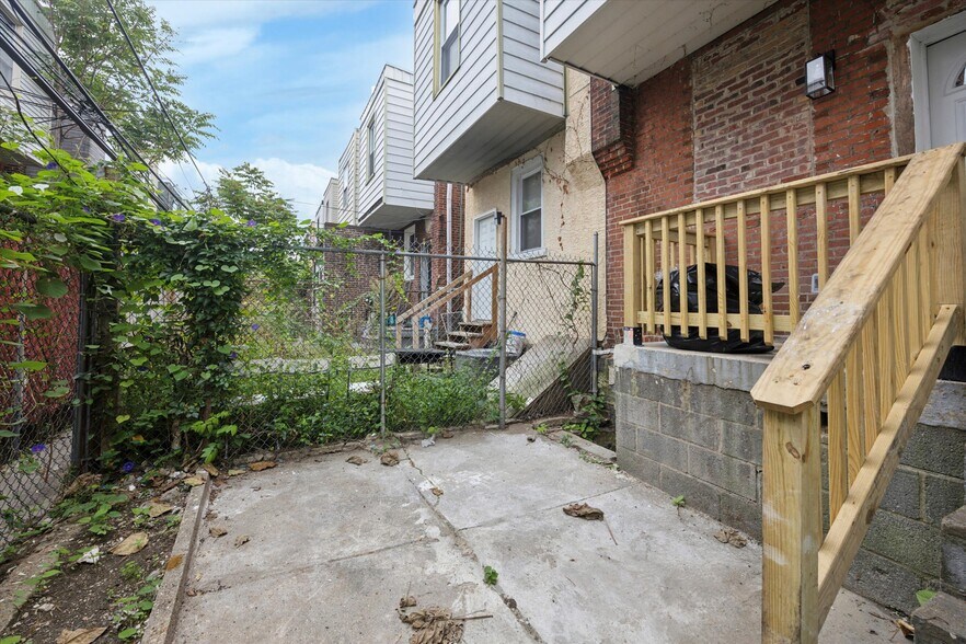Building Photo - 5831 Osage Ave