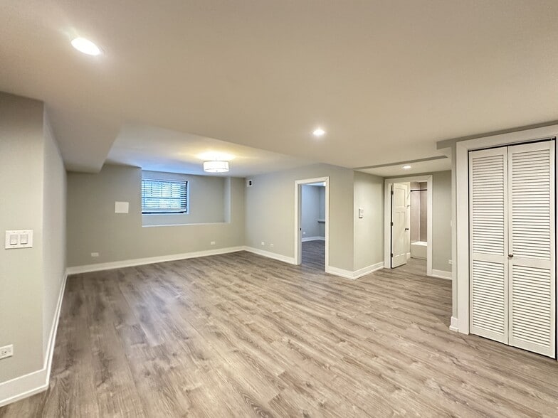 Building Photo - 913 Maple Ave