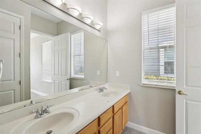 Building Photo - 1554 Fairview Cir
