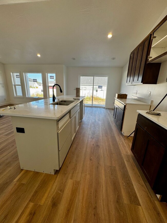 Building Photo - 503 Jeanine Dr