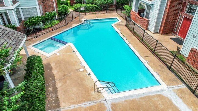 Building Photo - 10630 Westbrae Pkwy