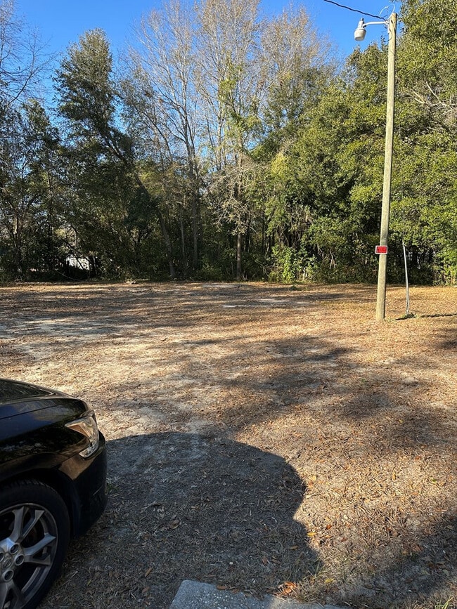 Building Photo - 27 Webb Ave