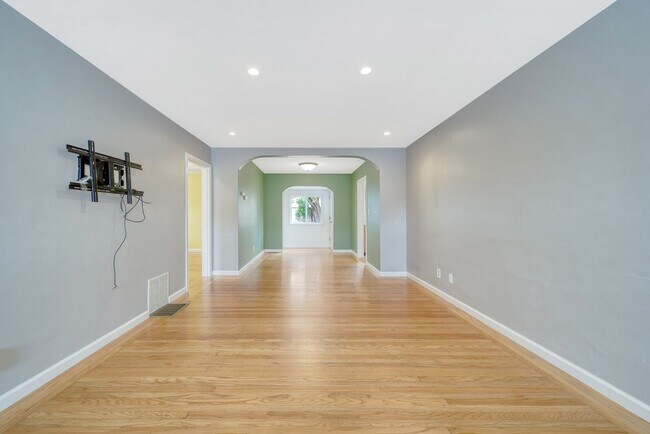Building Photo - SOUTH SAN FRANCISCO HOME FOR RENT - $4,000/mo