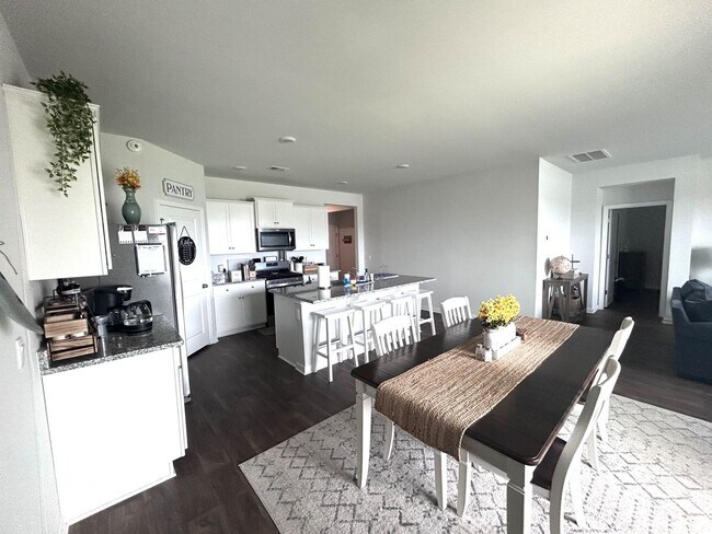 Building Photo - Spacious 4BR Ranch Home in Cane Bay!