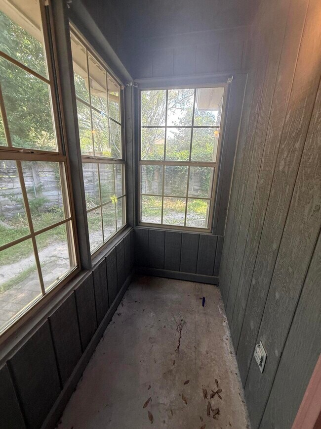 Building Photo - 1305 Ariel Ct