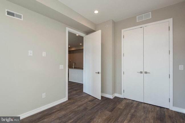 Building Photo - 1340 S 13th St