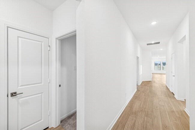 Building Photo - 326 Prairie Warbler St