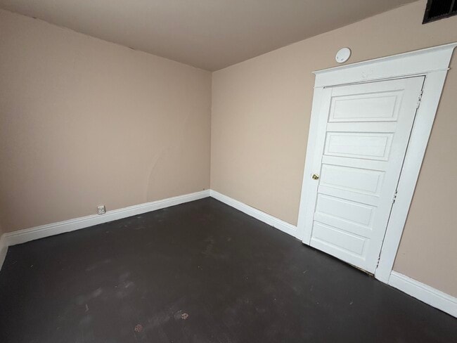 Building Photo - 107-2 Davis-