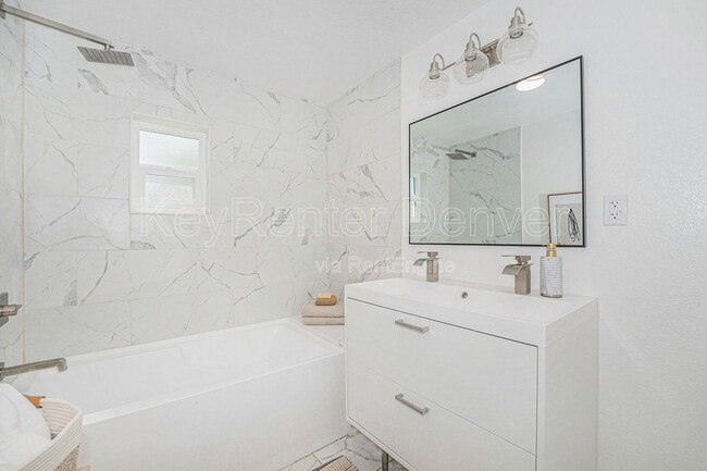 Building Photo - 1580 S Krameria St