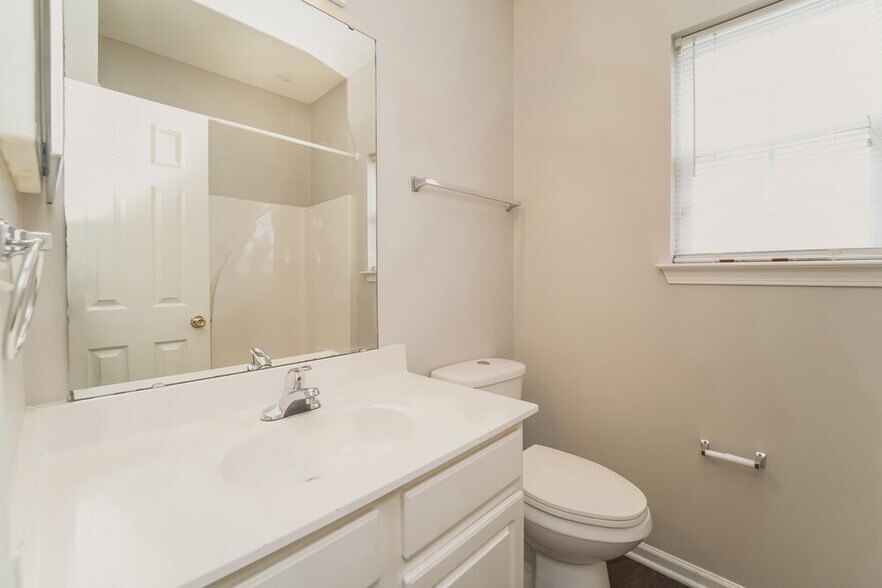 Building Photo - 6614 Hampton Way Dr
