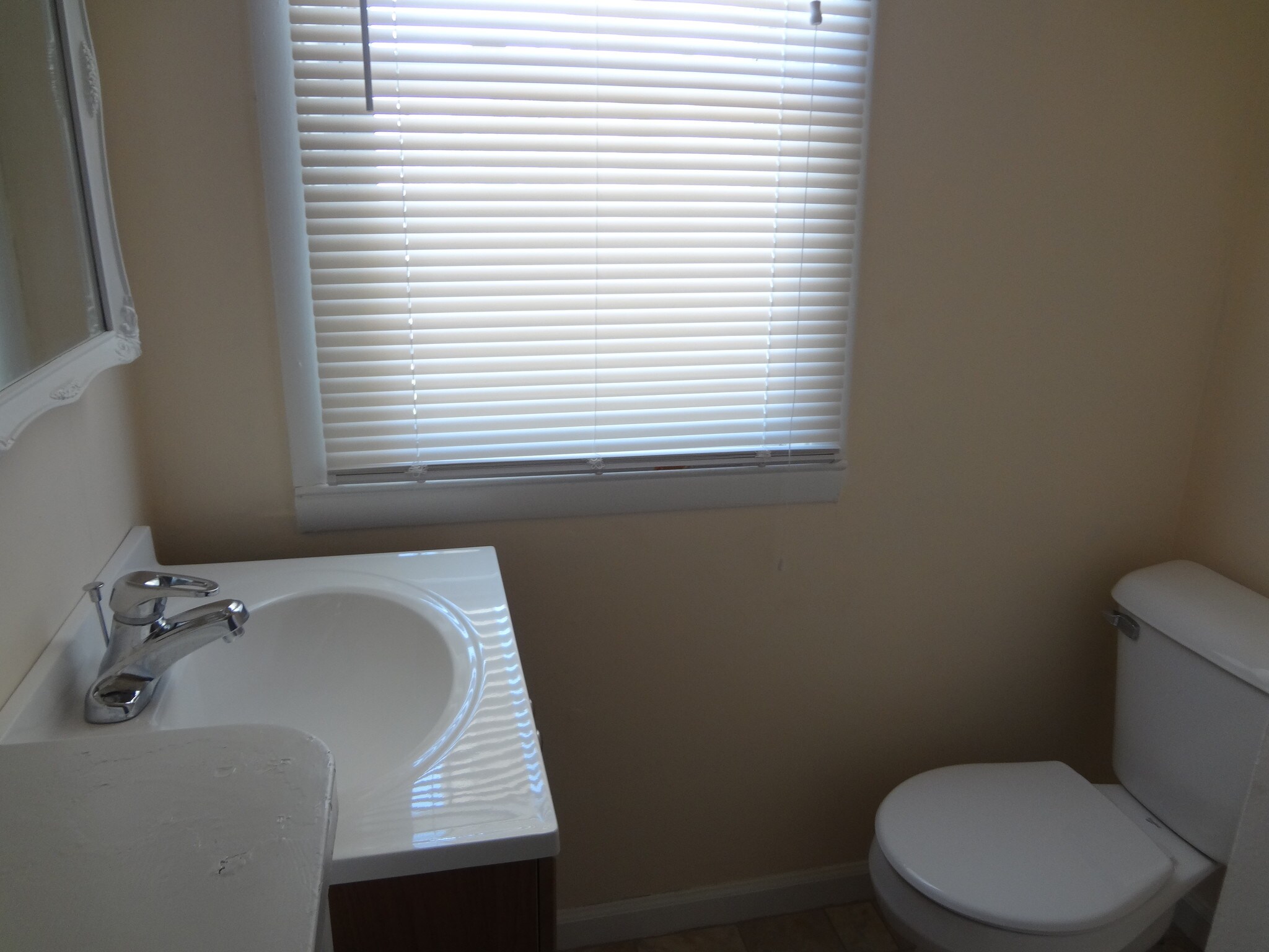 Building Photo - 2 N Austin Ave